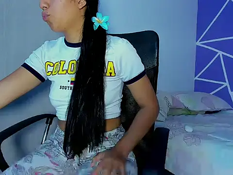 Snapshot of skinnyanai2 chatting on October 11, 2:37 pm skinnyanai2 online show from October 11, 2:37 pm