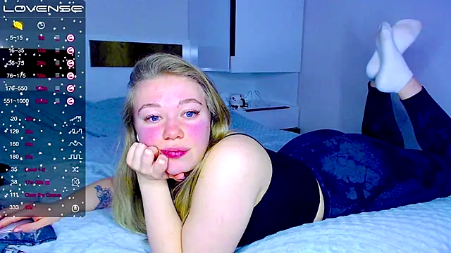 kitti kaattt online show from December 4, 12:14 pm