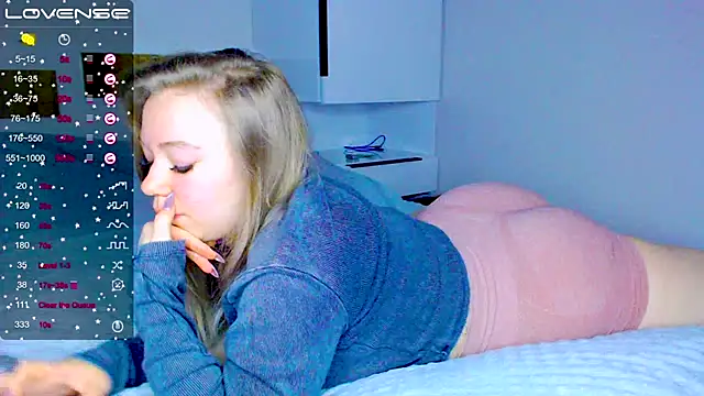 kitti kaattt online show from January 3, 4:11 am