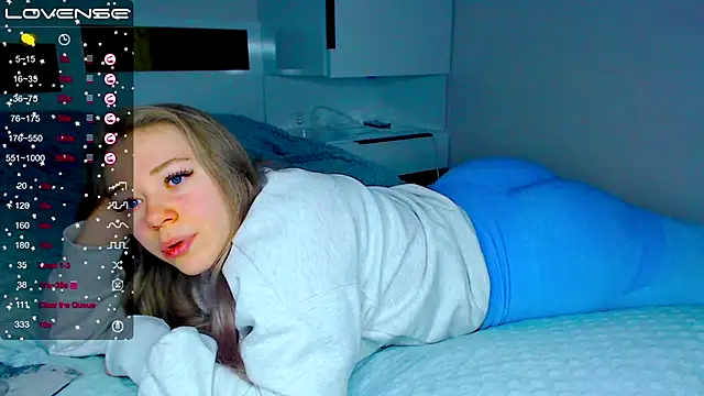 kitti kaattt online show from February 16, 4:42 am