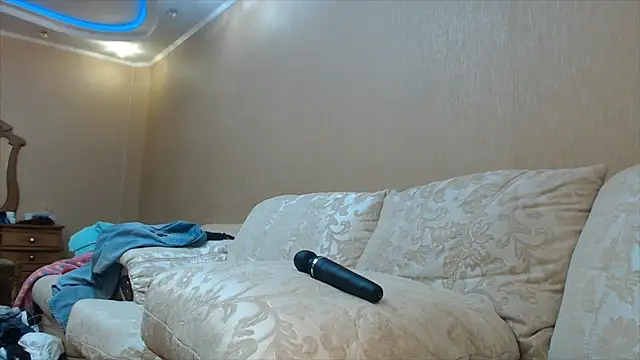 Snapshot of Kunimitsuu_ chatting on February 6, 8:13 pm Kunimitsuu  online show from February 6, 8:13 pm