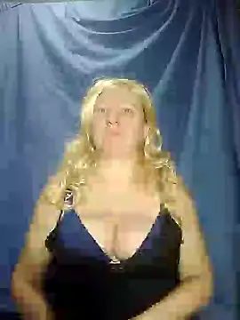 Snapshot of FameLara chatting on January 21, 11:13 pm FameLara online show from January 21, 11:13 pm