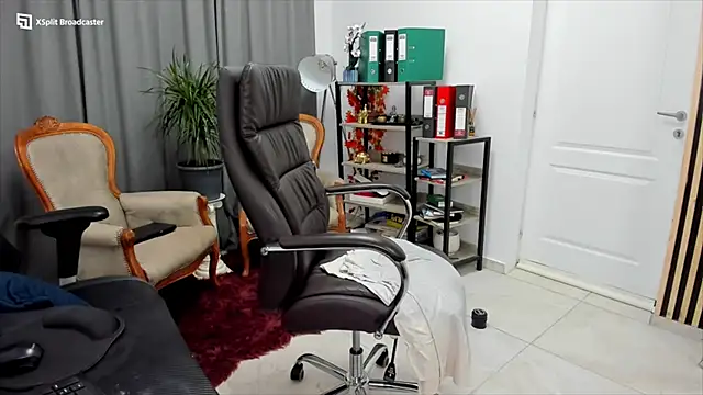 Snapshot of fireflowers_ chatting on December 14, 1:06 am fireflowers  online show from December 14, 1:06 am