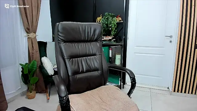 Snapshot of fireflowers_ chatting on September 9, 9:14 pm fireflowers  online show from September 9, 9:14 pm