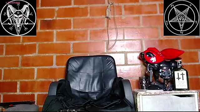 Snapshot of Domina_Lilith chatting on January 15, 6:43 am Domina Lilith online show from January 15, 6:43 am