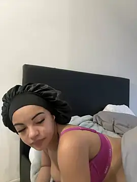 Snapshot of Lalionne58 chatting on March 9, 6:39 am Lalionne58 online show from March 9, 6:39 am