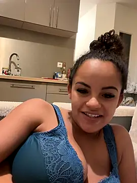 Snapshot of Lalionne58 chatting on October 23, 6:17 pm Lalionne58 online show from October 23, 6:17 pm