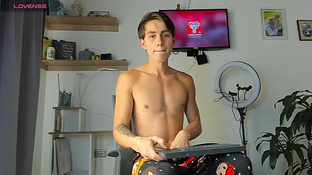 manucute 23  online show from November 24, 3:23 pm