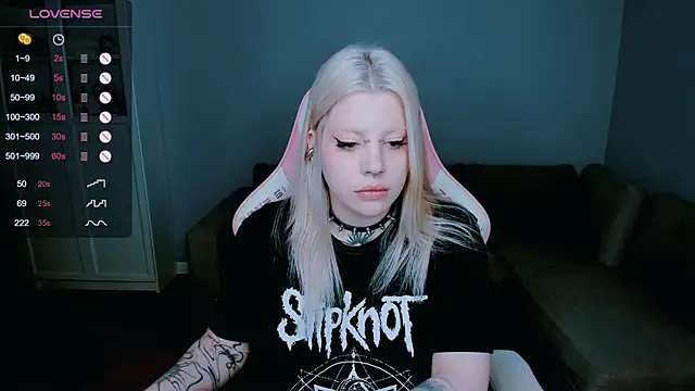 Snapshot of __leslie__ chatting on December 5, 1:17 pm leslie online show from December 5, 1:17 pm