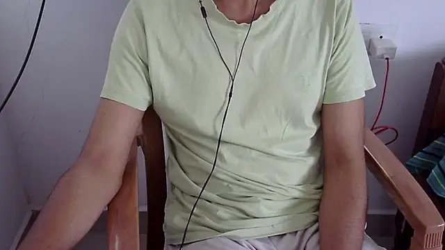 Snapshot of The_SHY_uncut chatting on May 10, 6:29 am The SHY uncut online show from May 10, 6:29 am