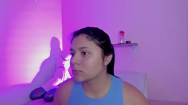 Oriana Guzman online show from December 15, 10:58 pm