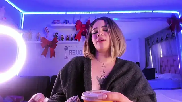 albaismynameX online show from January 4, 3:17 pm