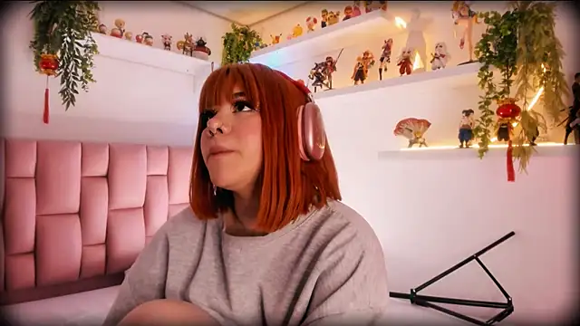 albaismynameX online show from February 19, 3:27 pm