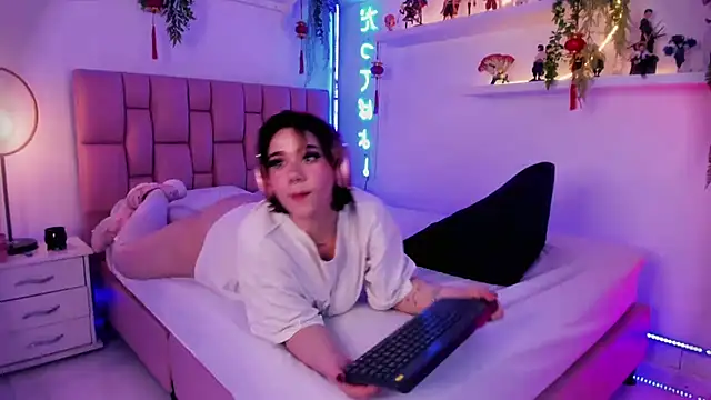 albaismynameX online show from February 20, 3:08 pm