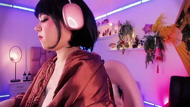 albaismynameX online show from February 22, 3:14 pm