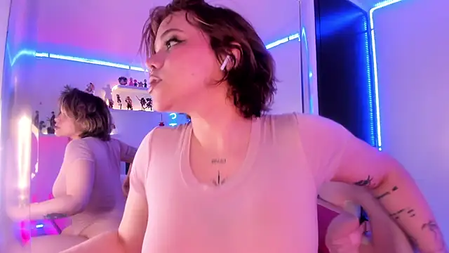 albaismynameX online show from March 4, 3:04 pm