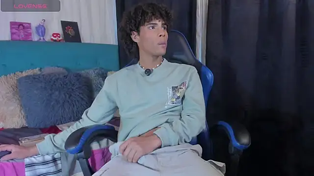 kleo helenos online show from February 17, 11:00 pm