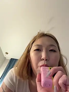 Snapshot of Aiko_Yumi chatting on June 11, 8:07 pm Aiko Yumi online show from June 11, 8:07 pm