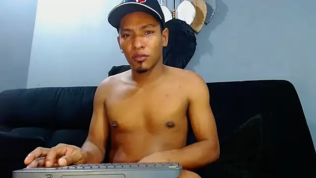 Snapshot of Grandeygruesa1 chatting on December 18, 8:53 am Grandeygruesa1 online show from December 18, 8:53 am