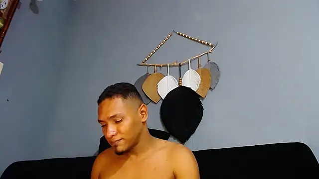 Snapshot of Grandeygruesa1 chatting on January 8, 5:37 pm Grandeygruesa1 online show from January 8, 5:37 pm