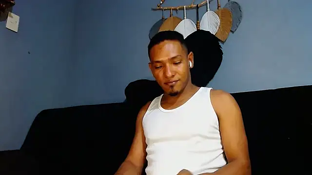 Snapshot of Grandeygruesa1 chatting on January 11, 6:24 am Grandeygruesa1 online show from January 11, 6:24 am