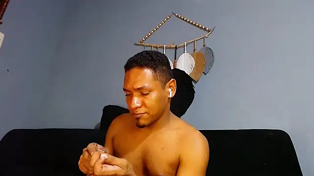 Snapshot of Grandeygruesa1 chatting on January 23, 5:56 am Grandeygruesa1 online show from January 23, 5:56 am