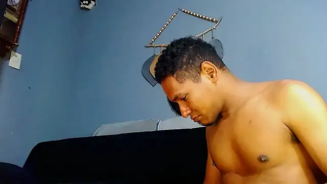 Snapshot of Grandeygruesa1 chatting on February 4, 3:04 pm Grandeygruesa1 online show from February 4, 3:04 pm