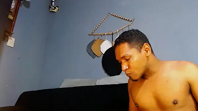 Snapshot of Grandeygruesa1 chatting on February 8, 6:33 am Grandeygruesa1 online show from February 8, 6:33 am