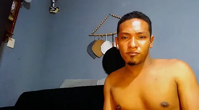 Snapshot of Grandeygruesa1 chatting on February 8, 9:35 am Grandeygruesa1 online show from February 8, 9:35 am