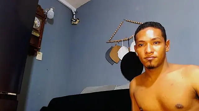 Snapshot of Grandeygruesa1 chatting on February 10, 8:09 am Grandeygruesa1 online show from February 10, 8:09 am