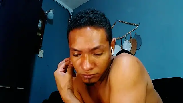 Snapshot of Grandeygruesa1 chatting on February 10, 2:59 pm Grandeygruesa1 online show from February 10, 2:59 pm