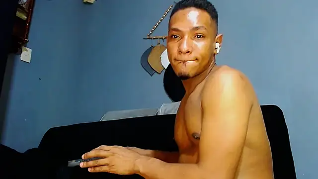 Snapshot of Grandeygruesa1 chatting on February 12, 12:44 pm Grandeygruesa1 online show from February 12, 12:44 pm