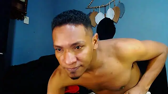 Snapshot of Grandeygruesa1 chatting on February 15, 7:49 am Grandeygruesa1 online show from February 15, 7:49 am