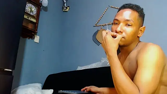 Snapshot of Grandeygruesa1 chatting on February 17, 5:21 pm Grandeygruesa1 online show from February 17, 5:21 pm