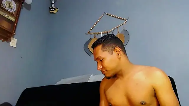 Snapshot of Grandeygruesa1 chatting on March 3, 9:48 pm Grandeygruesa1 online show from March 3, 9:48 pm