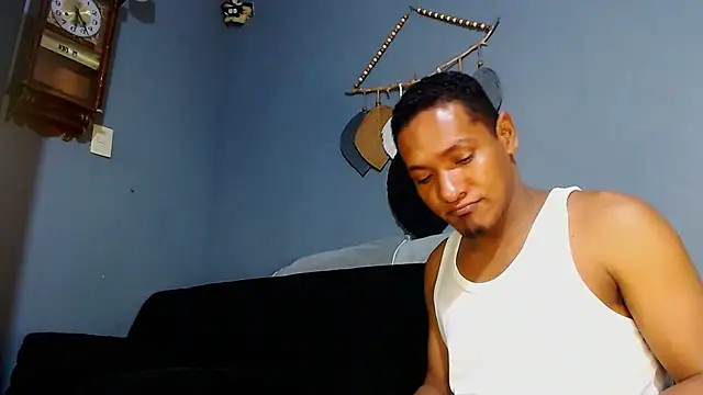 Snapshot of Grandeygruesa1 chatting on March 12, 8:08 am Grandeygruesa1 online show from March 12, 8:08 am