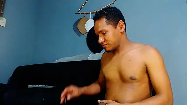 Snapshot of Grandeygruesa1 chatting on March 18, 2:04 pm Grandeygruesa1 online show from March 18, 2:04 pm