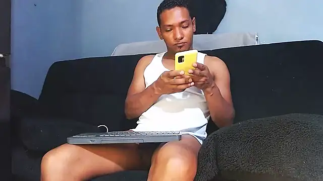 Snapshot of Grandeygruesa1 chatting on September 15, 12:21 am Grandeygruesa1 online show from September 15, 12:21 am