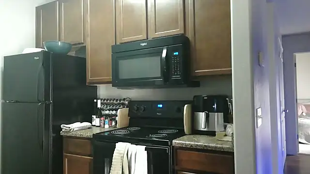 Snapshot of NatalieKneals chatting on February 12, 6:51 am NatalieKneals online show from February 12, 6:51 am