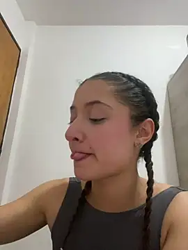 Snapshot of Alicia_ALICIA chatting on May 20, 10:49 pm Alicia ALICIA online show from May 20, 10:49 pm