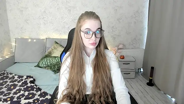 Snapshot of LissaCain chatting on November 6, 5:52 am LissaCain online show from November 6, 5:52 am