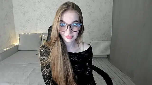 Snapshot of LissaCain chatting on November 12, 4:46 am LissaCain online show from November 12, 4:46 am