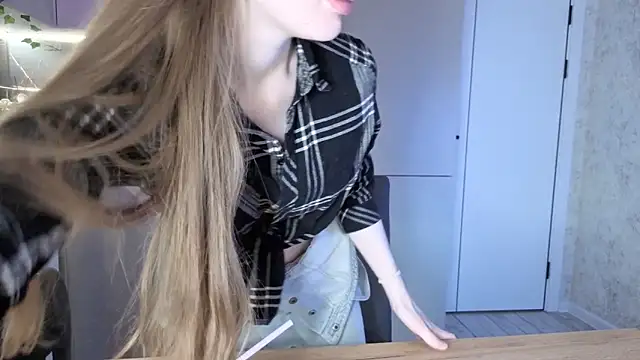 LissaCain online show from April 22, 5:32 am