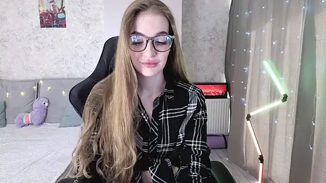 LissaCain online show from May 28, 4:43 am