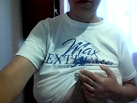 Snapshot of AnaXBerry chatting on September 16, 6:47 am AnaXBerry online show from September 16, 6:47 am