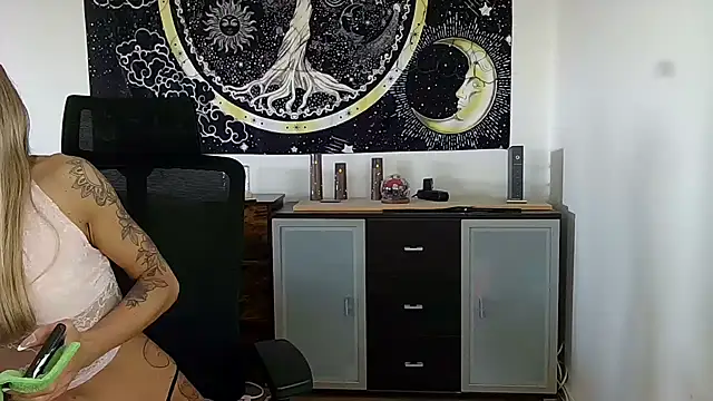 SexxyLiviaa online show from April 23, 11:20 am