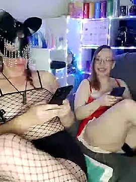 Isabella Geney online show from December 6, 10:30 pm