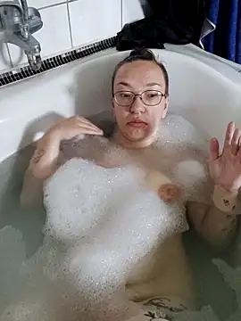 Isabella Geney online show from October 10, 12:59 pm