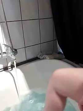 Isabella Geney online show from March 31, 7:31 am