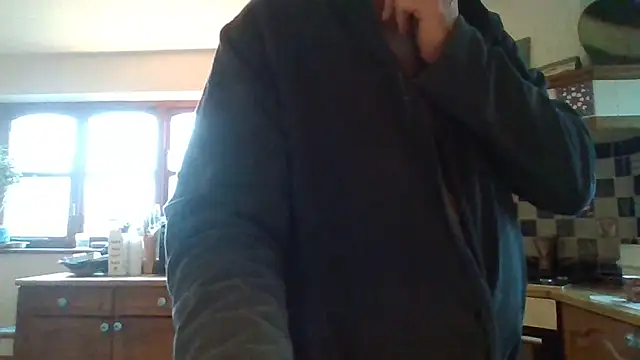 Snapshot of jakjak106 chatting on February 4, 10:10 am jakjak106 online show from February 4, 10:10 am